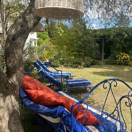 לינה וארוחת בוקר Belem - Mas Saint Louis 4*